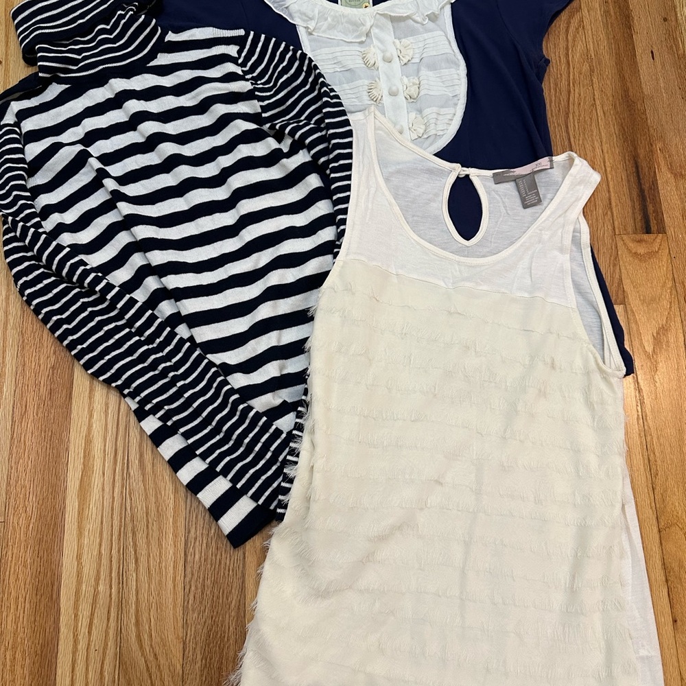 Bundle 3 Women’s Tops Small – Banana Republic, Little Yellow Button, Forever 21